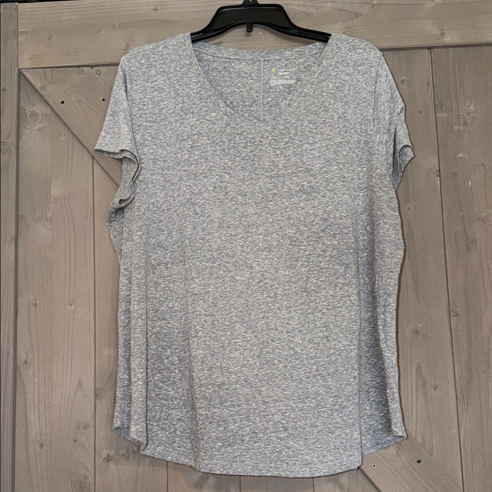 Tek Gear Light Gray V-Neck Short Sleeve Tee